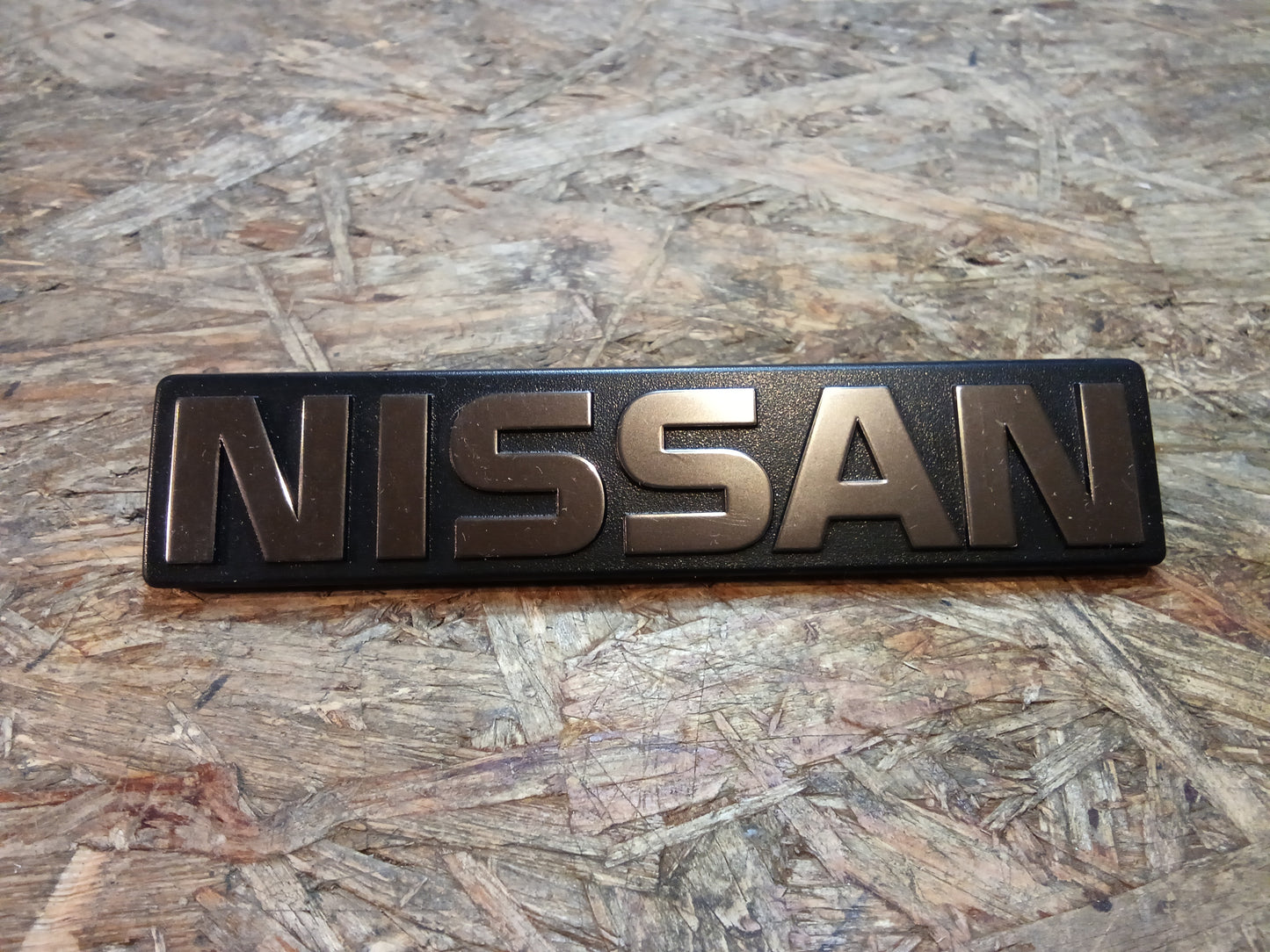 Nissan Emblem original Nissan NEU