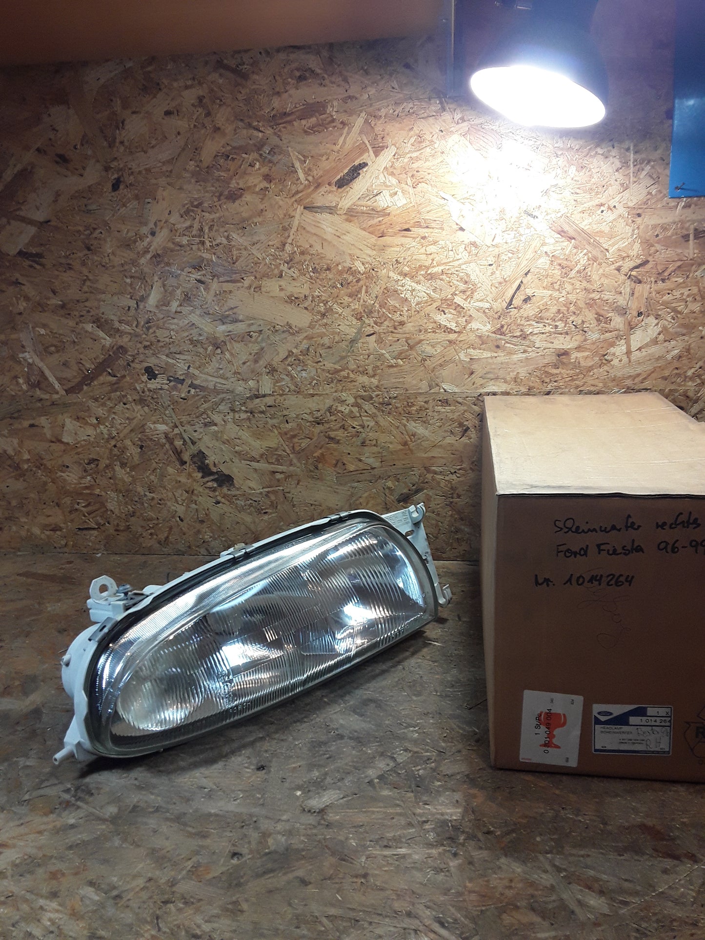 Ford Fiesta Bj 96-99 Scheinwerfer rechts original Ford NEU