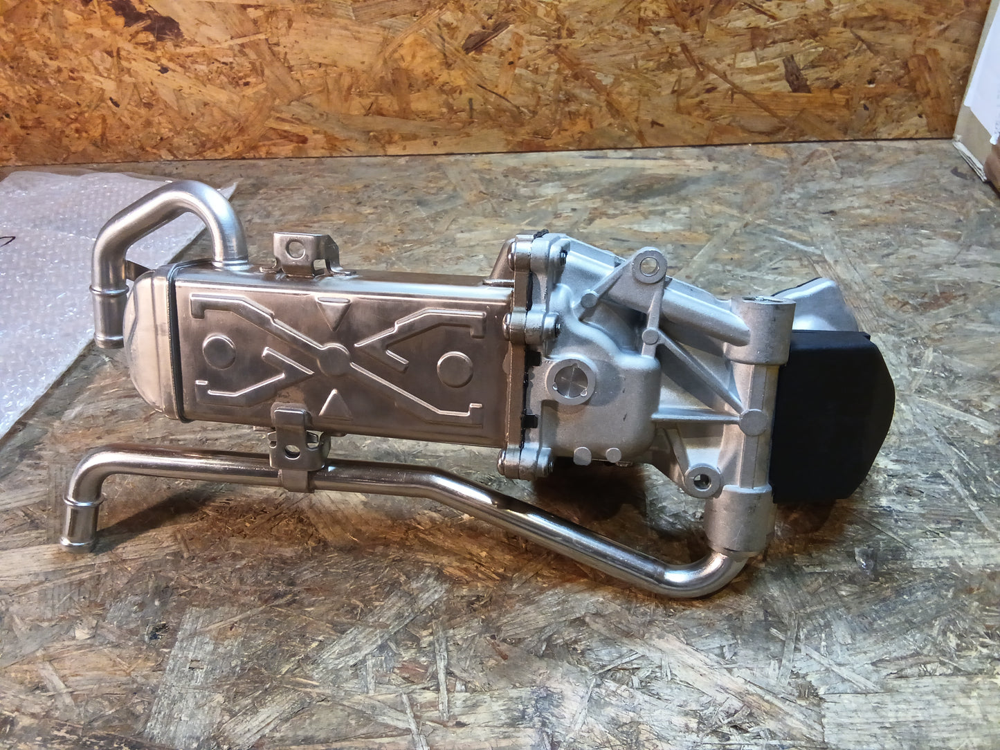 VW Polo 1.6 TDi Seat Ibiza 4 lV 1.6 TDi BJ 09 Abgasrückführungsmodul /  AGR-Modul original VW NEU