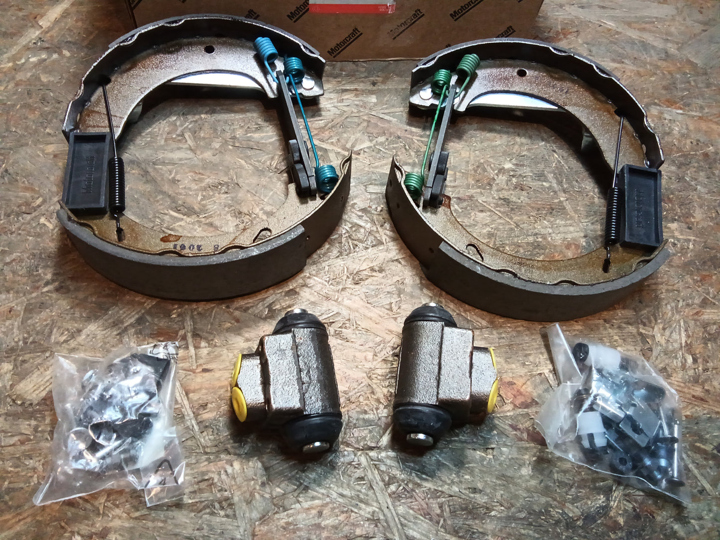 Ford Escort BJ 95 vormontierte Bremsbacken Kit original Ford NEU