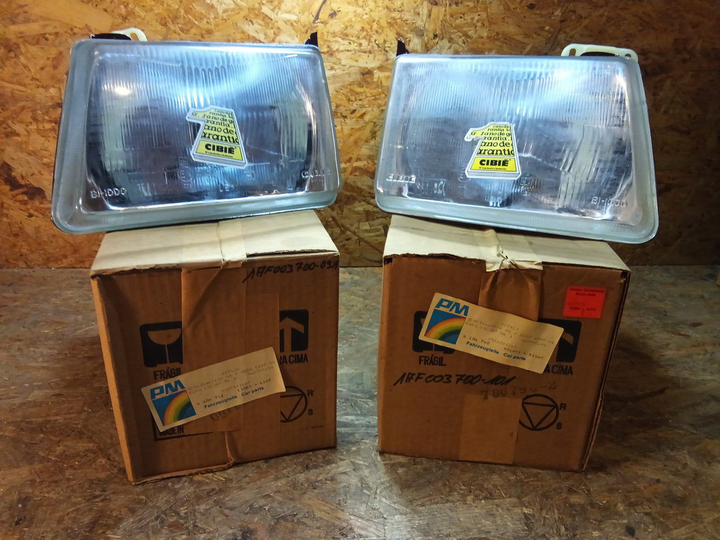 Ford Escort MK3 Satz Scheinwerfer H4 R+L original CIBI NEU NOS