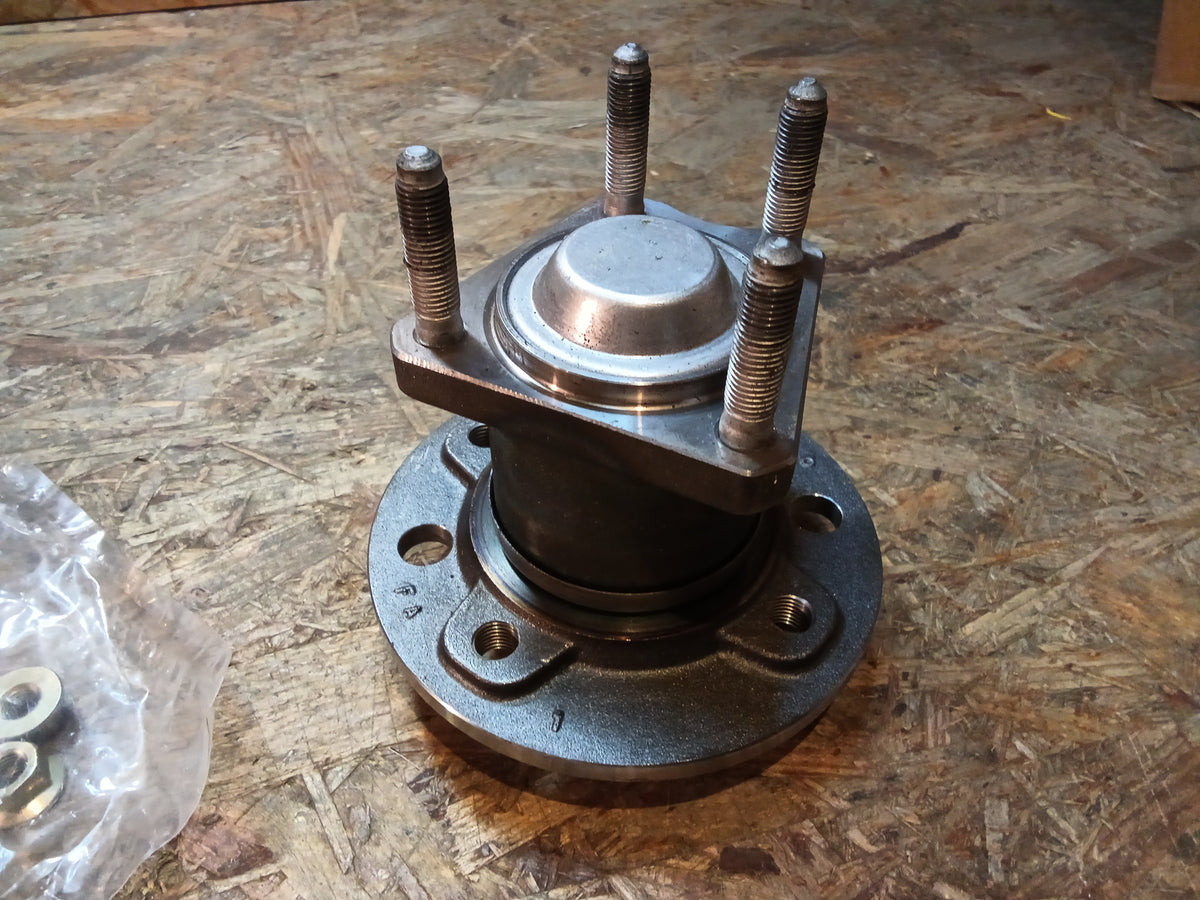 Astra F (F92), 1.4l Benzin Radnabe Hinterachse original GM NEU