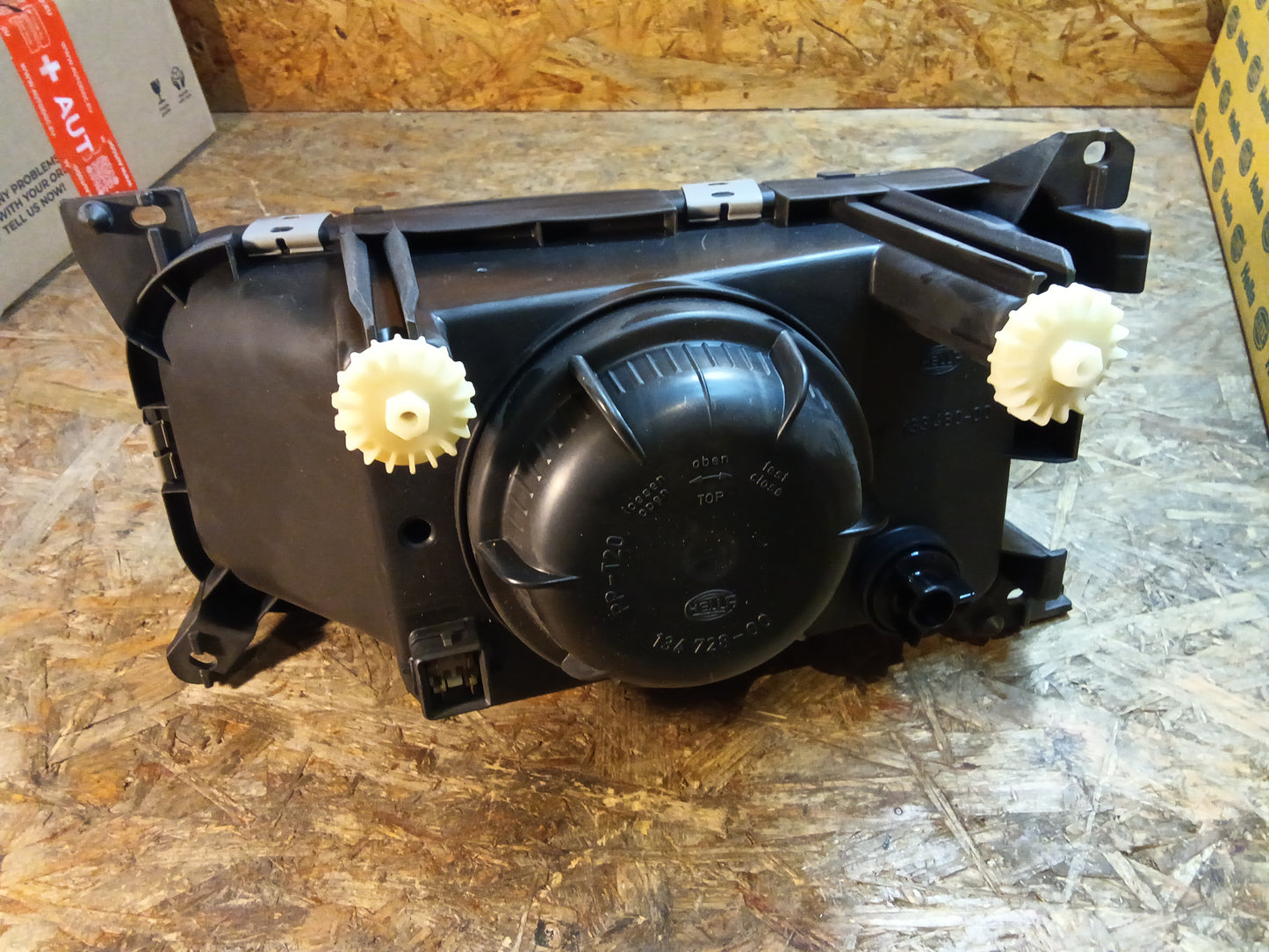 VW Passat 04/88-.. Hauptscheinwerfer rechts original Hella NEU