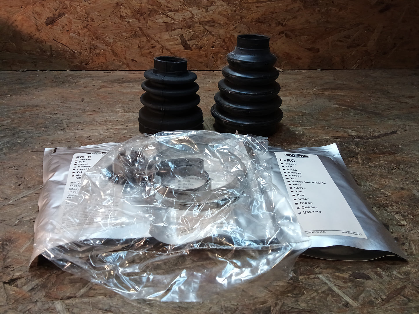 Ford C-Max 2, Focus 3 Faltenbalgsatz Antriebswelle original Ford NEU