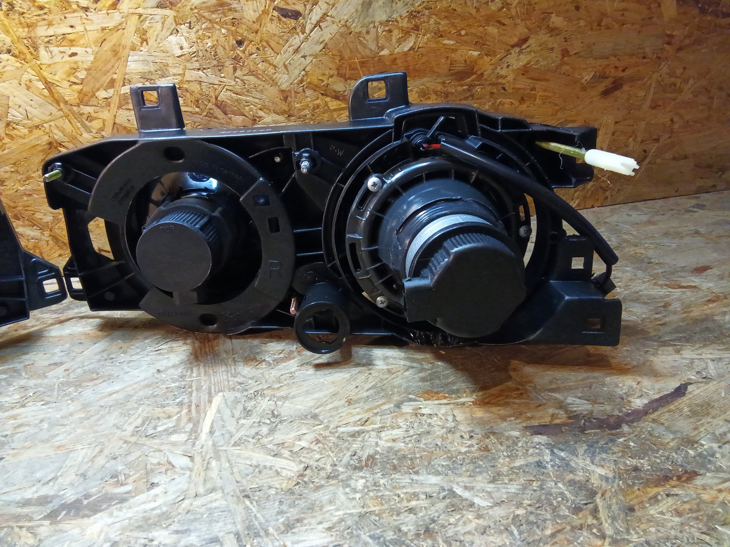 Tuning-Tec Scheinwerfer für BMW 5er E34 /7er E32 86-95 schwarz mit Fadenkreuz