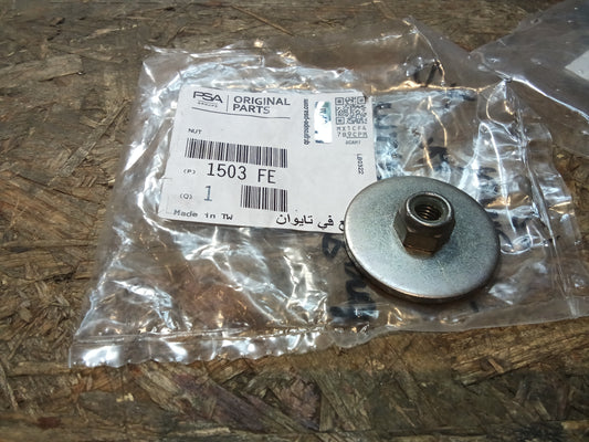 Citroen Peugeot Mutter Bundmutter an Kraftstofftank original PSA NEU