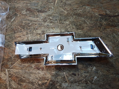 Chevrolet Orlando ab BJ 11 Emblem vorderer Kühlergrill original GM NEU