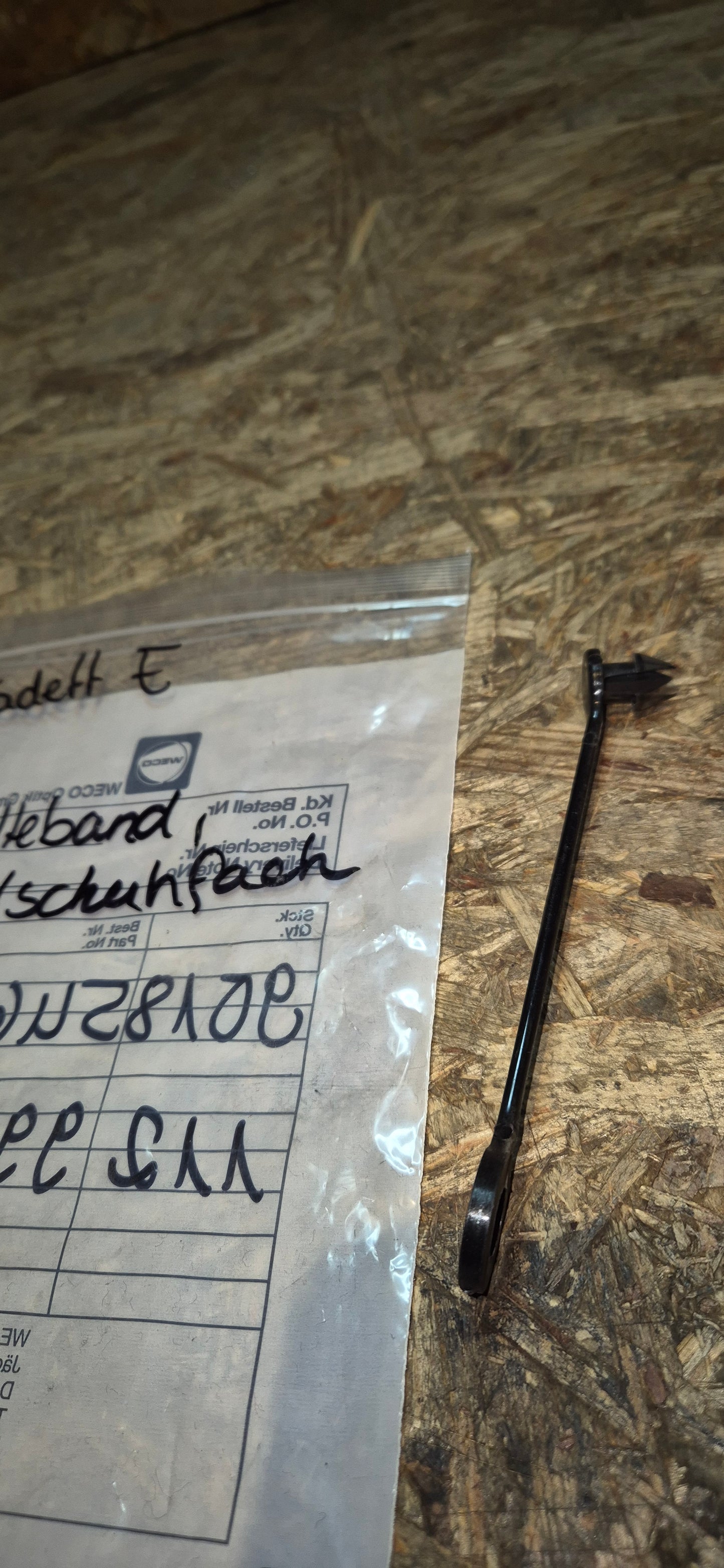 Halteband Handschuhfach, Kadett, Original GM Neu