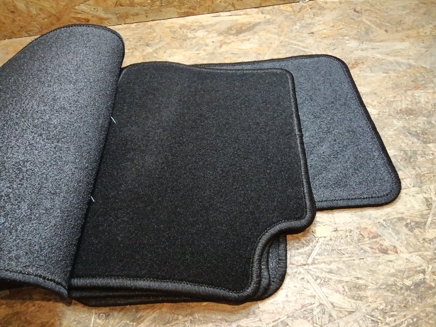 Corsa E Fußmattensatz original GM NEU