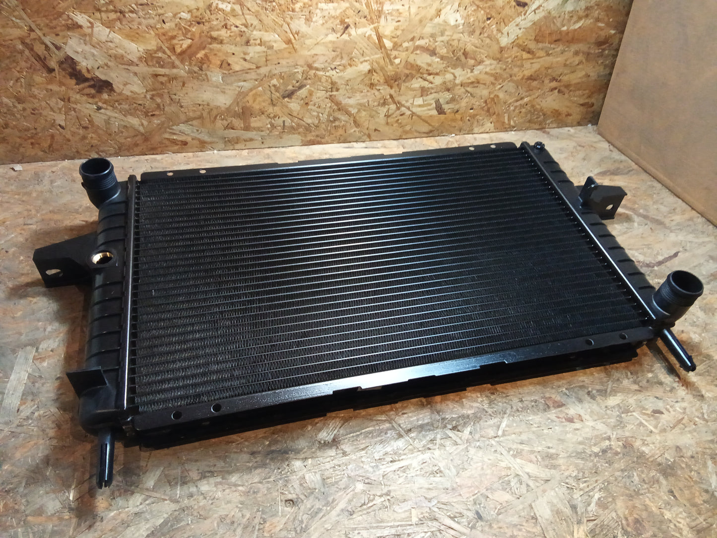 Ford Sierra MK2 2.3l Diesel Motorkühler original Ford NEU