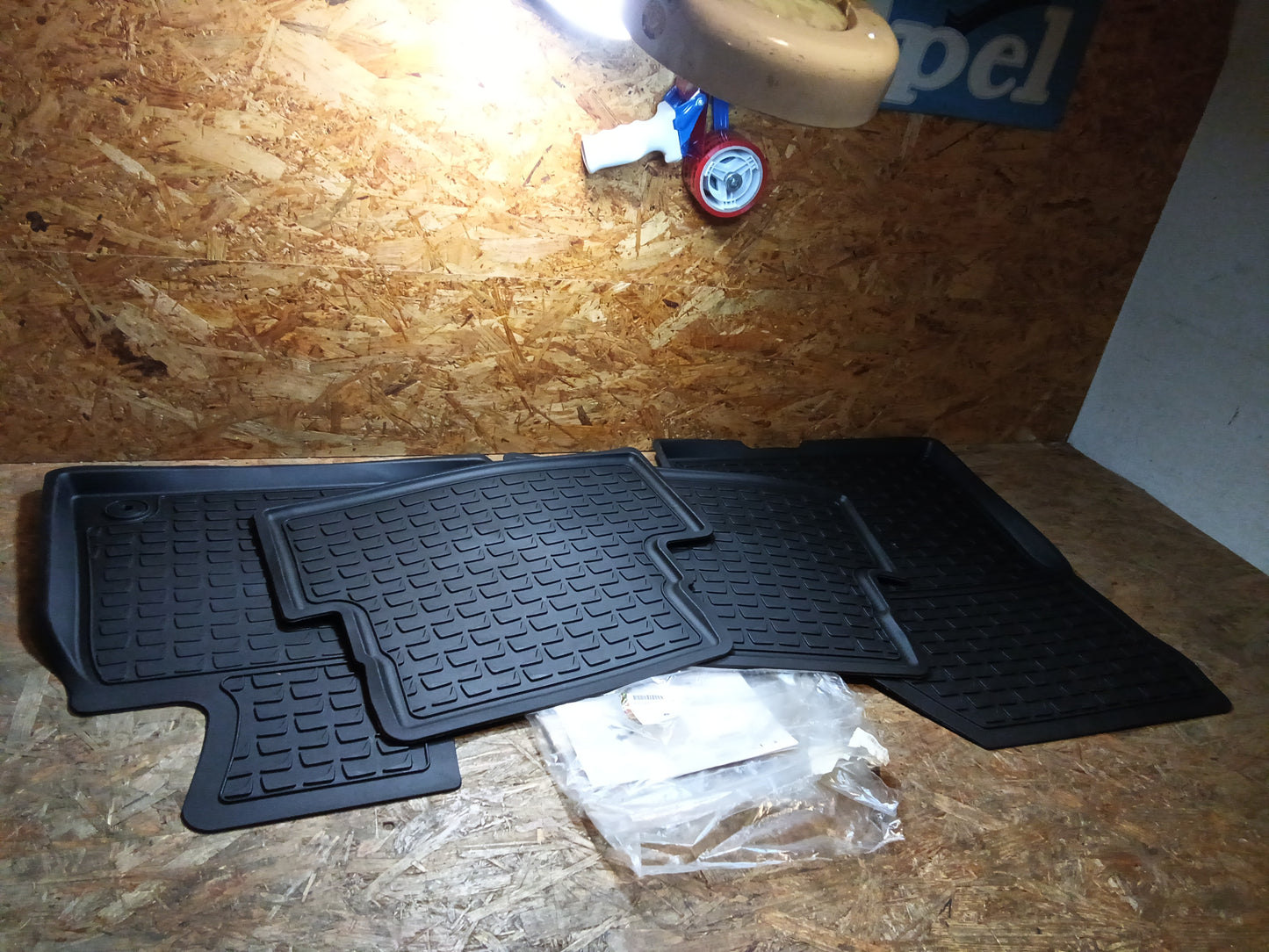 Opel Crossland X Fußmattensatz Gummi original GM NEU