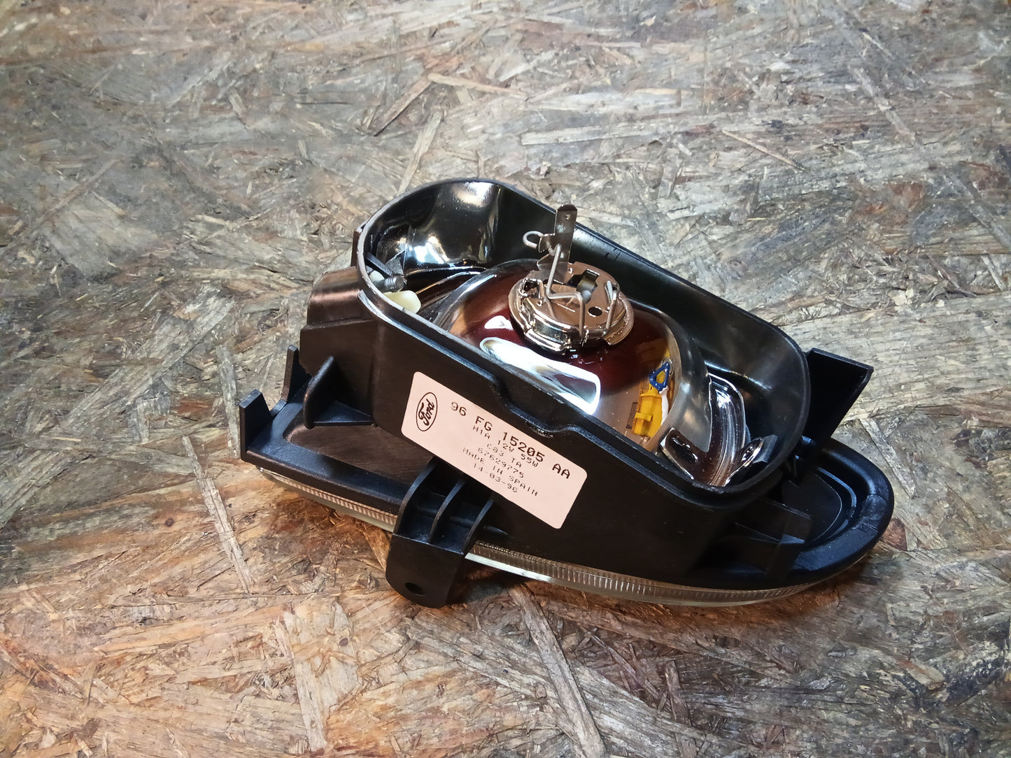 Ford Fiesta BJ 96 Scheinwerfereinsatz original Ford NEU