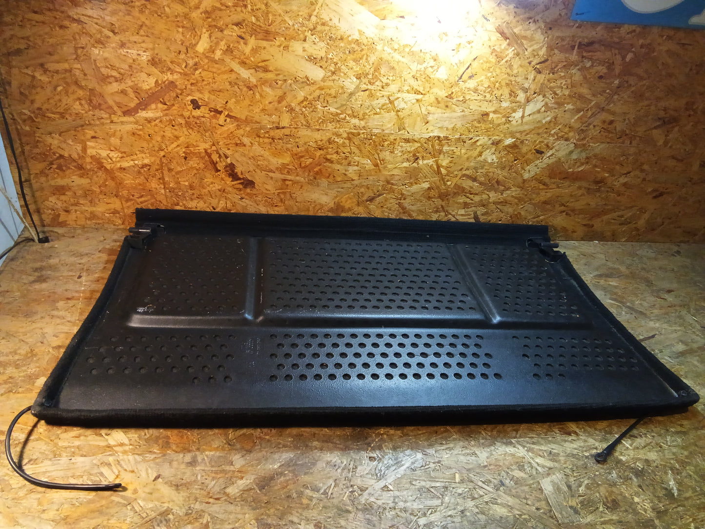 VW Golf 2 Hutablage schwarz (an den Seiten ganz leicht gebrochen) original VW GEBRAUCHT