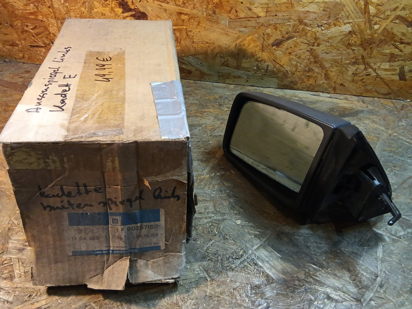 Kadett E Außenspiegel links original GM NEU