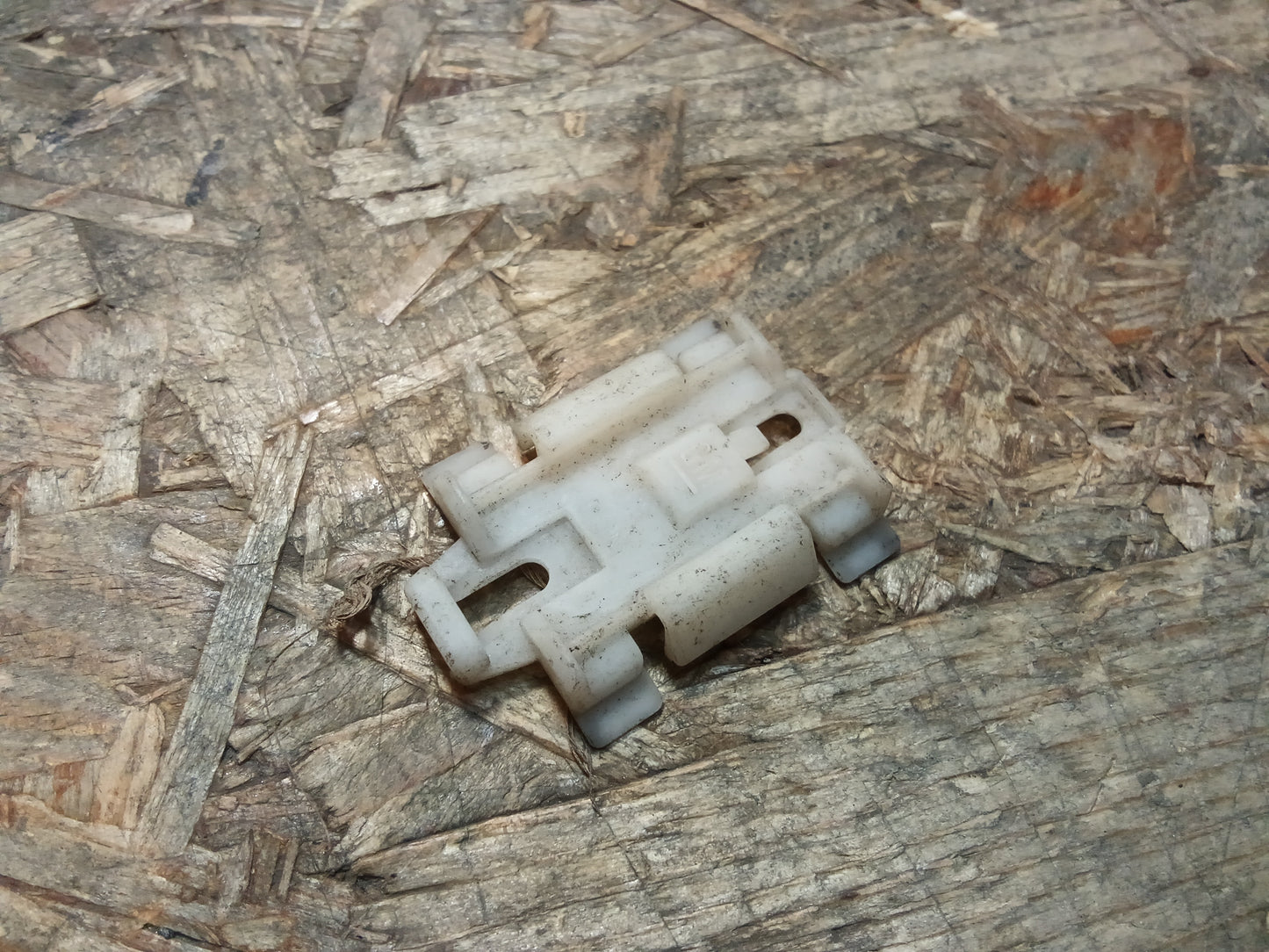 Original GM Opel Vectra B Clip Zierleiste Heckscheibe Neu