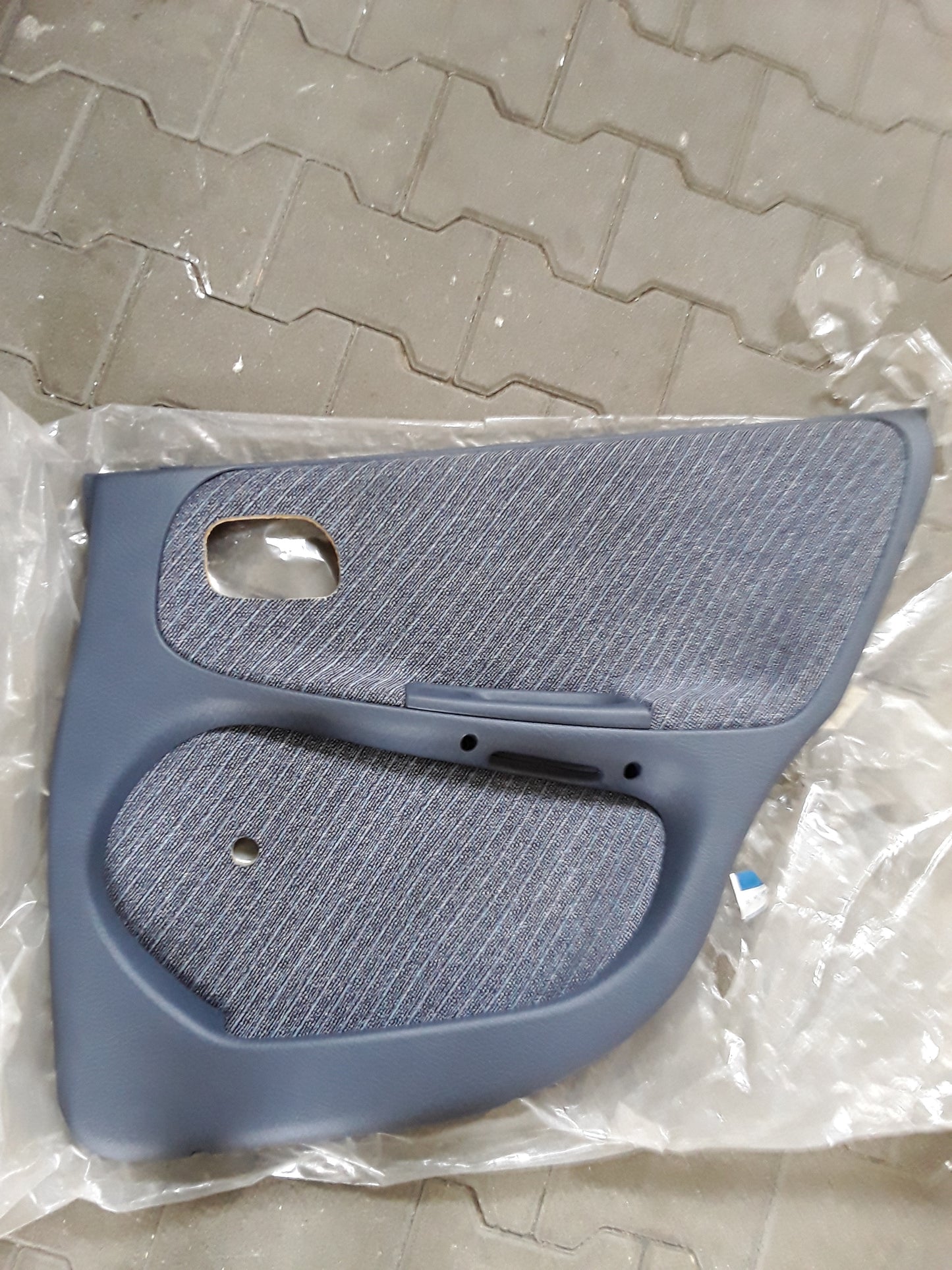 Astra F 5-Türer Türverkleidung hinten blau original GM Opel NEU