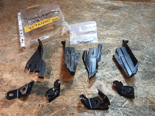 Corsa C Satz Scheinwerferbefestigung original GM NEU