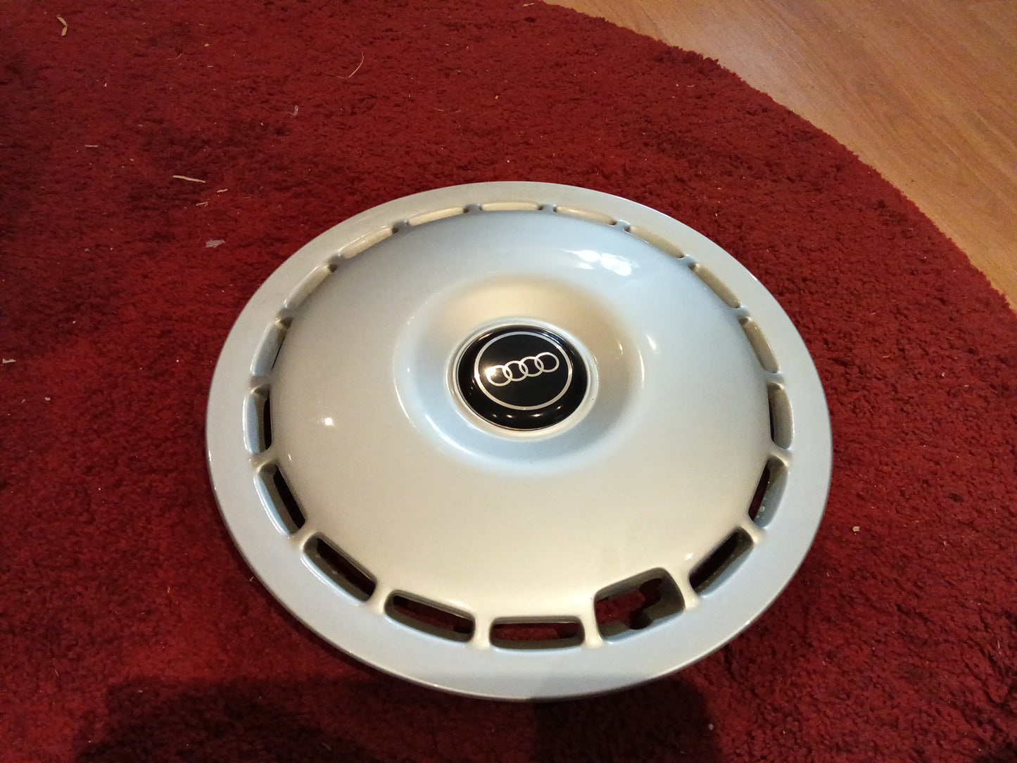 Audi 80 B4, 100 C4 Radkappe 15 Zoll original Audi NEU mit leichten Lagerspuren