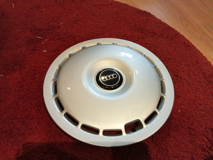 Audi 80 B4, 100 C4 Radkappe 15 Zoll original Audi NEU mit leichten Lagerspuren