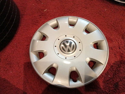 VW Caddy Bj 07 Radkappe 15 Zoll original VW NEU