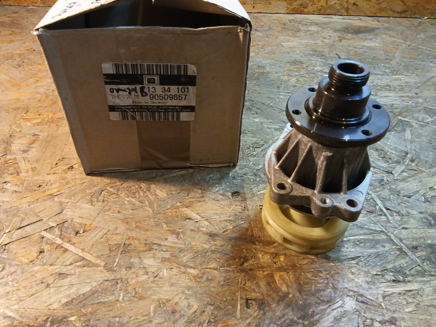 Omega B Wasserpumpe original GM NEU