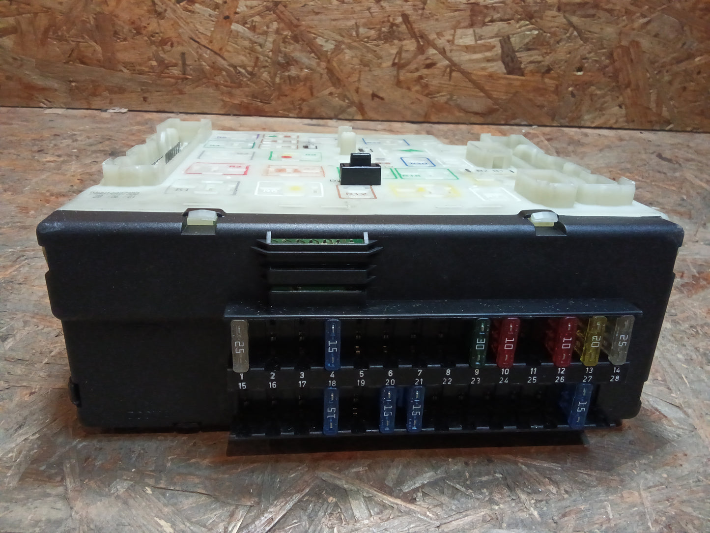 Ford Escort Trägerplatte Zentralelektrikbox original Ford NEU