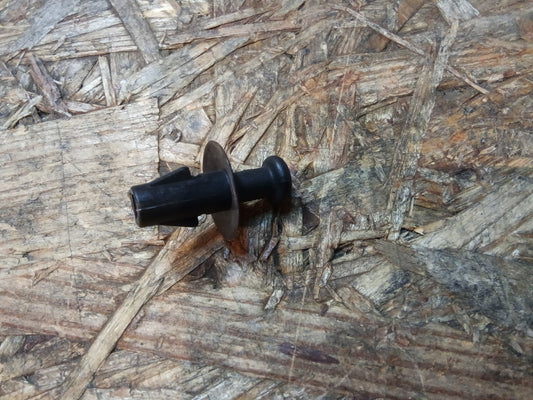 Chevrolet Cruze Schrägheck/ Hatchback Plastikclip original GM NEU