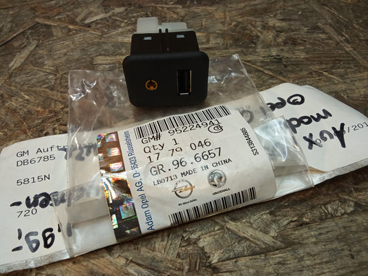 Chevrolet Cruze Opel Corsa AUX / USB Anschlussmodul original GM NEU