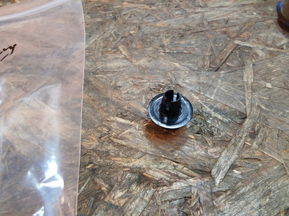 Ford Escort Anschlag Clip Befestigung Radhausverkleidung original Ford NEU