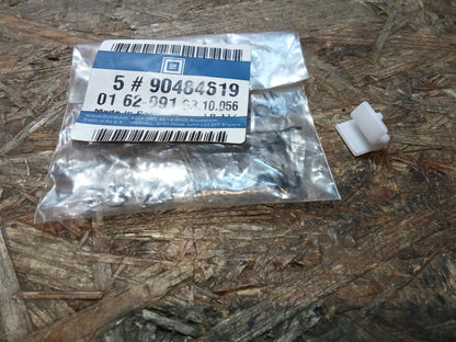 Corsa B Tigra A Abstandstück Frontscheibe unten original GM NEU