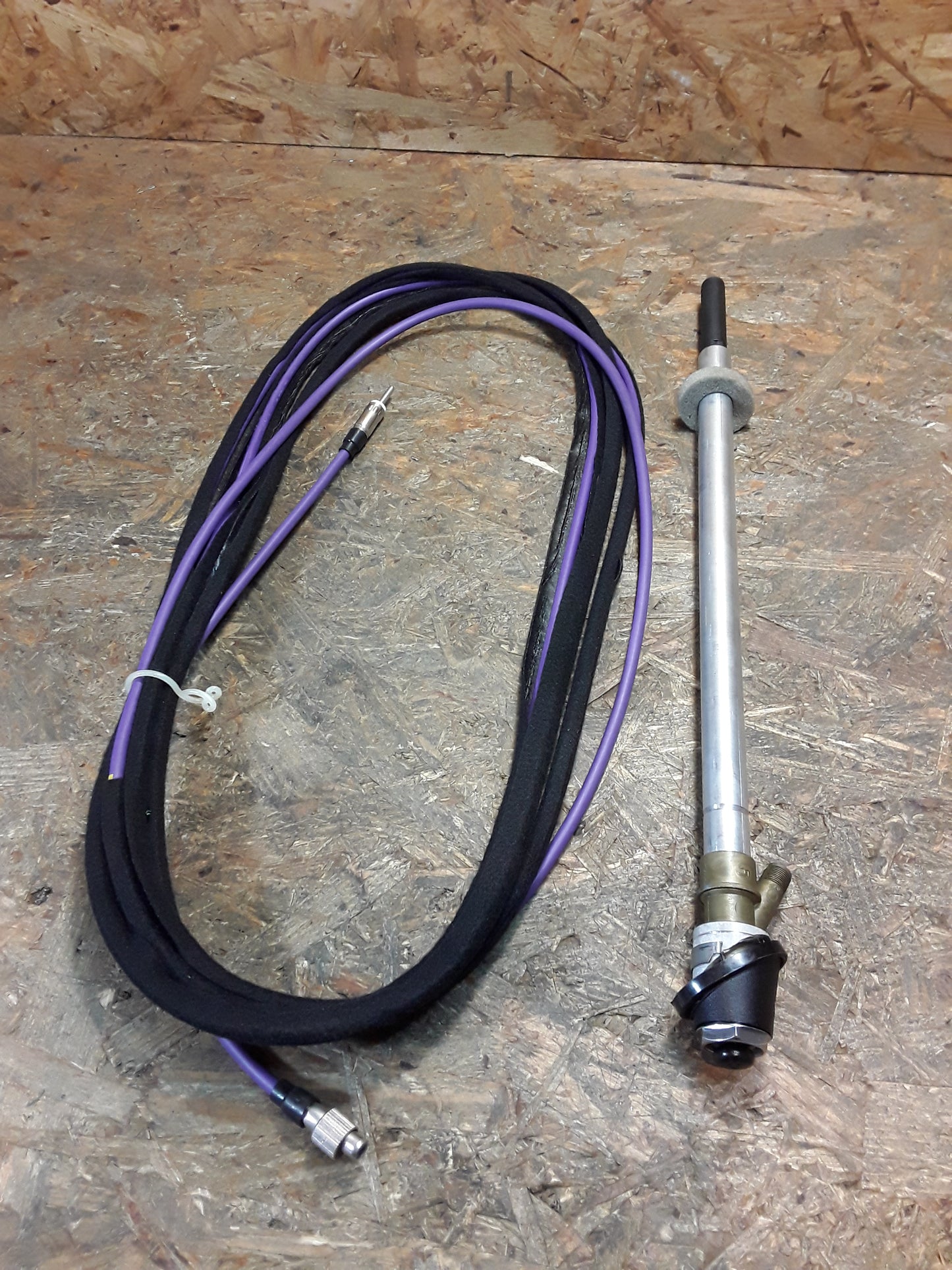 Ford Escort/ Orion 81-86 und 95-01 Antenne original Ford NEU
