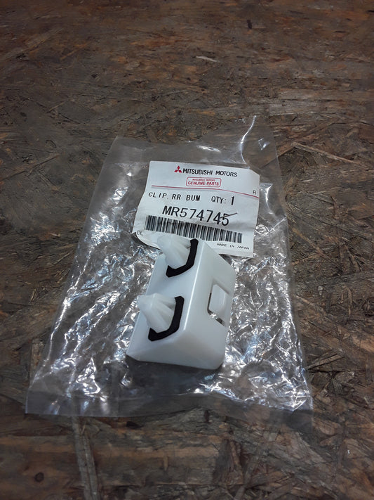 Mitsubishi Outlander Clip an Stoßstangenabdeckung original Mitsubishi NEU