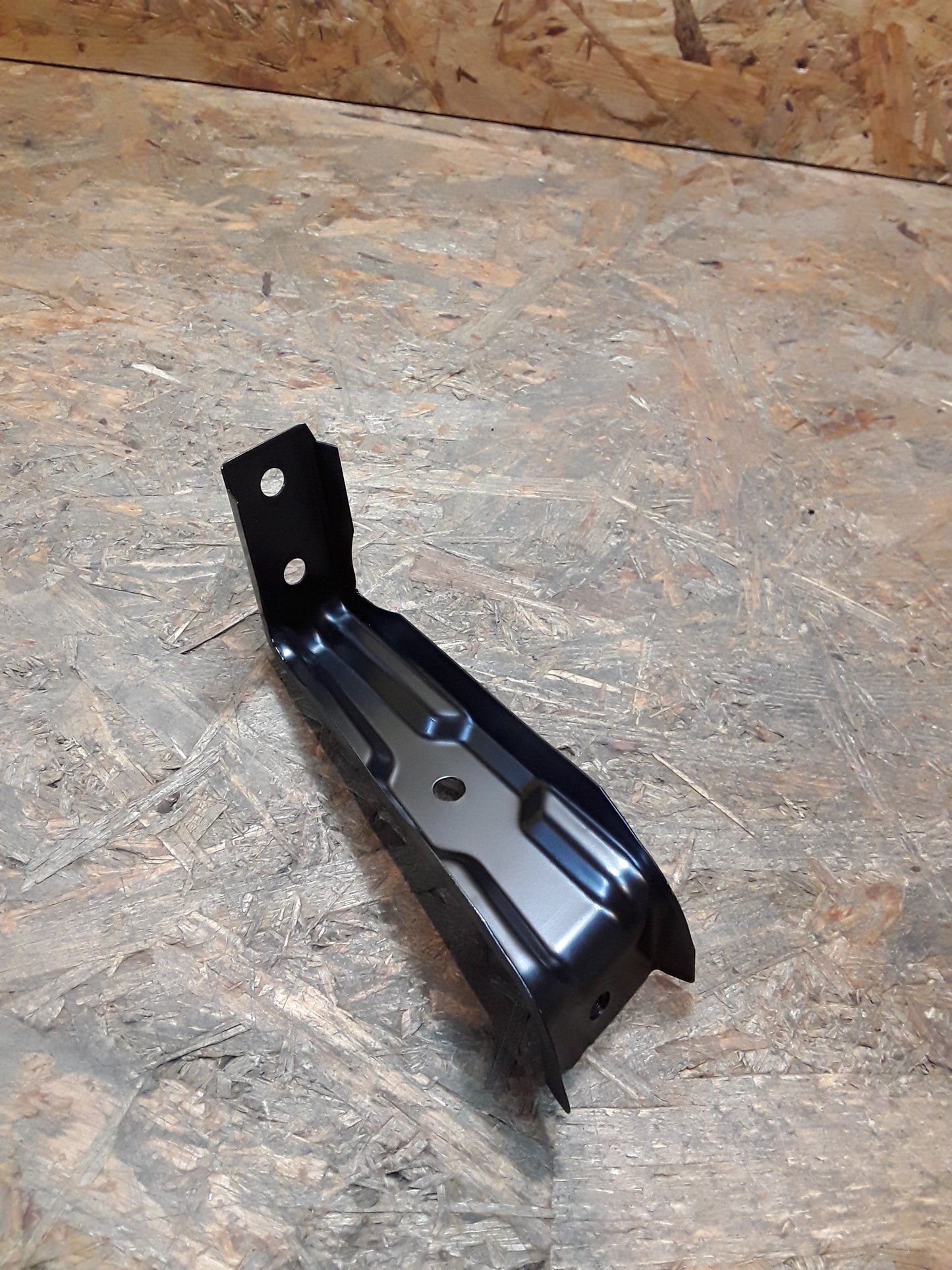 Mitsubishi Space Star DG3A Halterung VL Kotflügel original Mitsubishi NEU