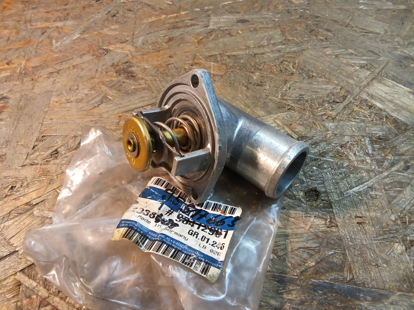 Astra F Vectra B Corsa B 1.4+1.6 Thermostat original GM NEU