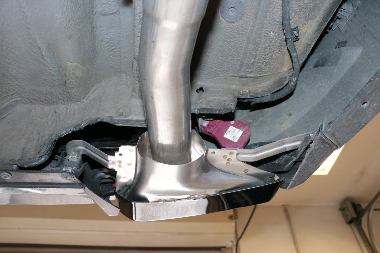 Skoda Octavia NX RS iV Endschalldämpfer Ausgang rechts/links - Austritt in den originalen Endrohr mit der Teilenummer 5E3 ...