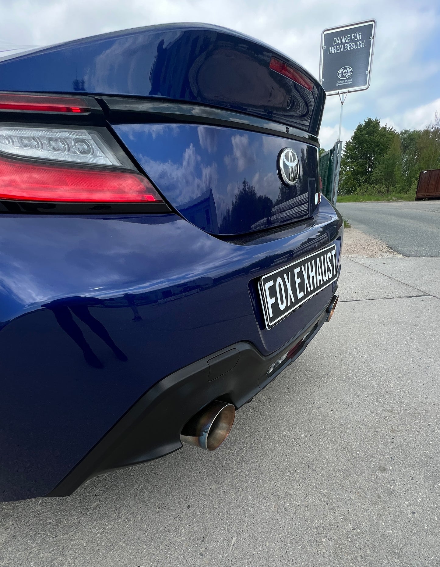 Toyota GR86 Endschalldämpfer - 1x114 Typ 25 rechts/links mit colouriertem Rand