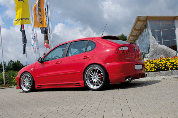 Seat Leon (1M) Rieger Seitenschweller  links, mit Schacht und 2 Ausschnitten, ABS, 
inkl. Alugitter, Gutachten, Montagezubehör