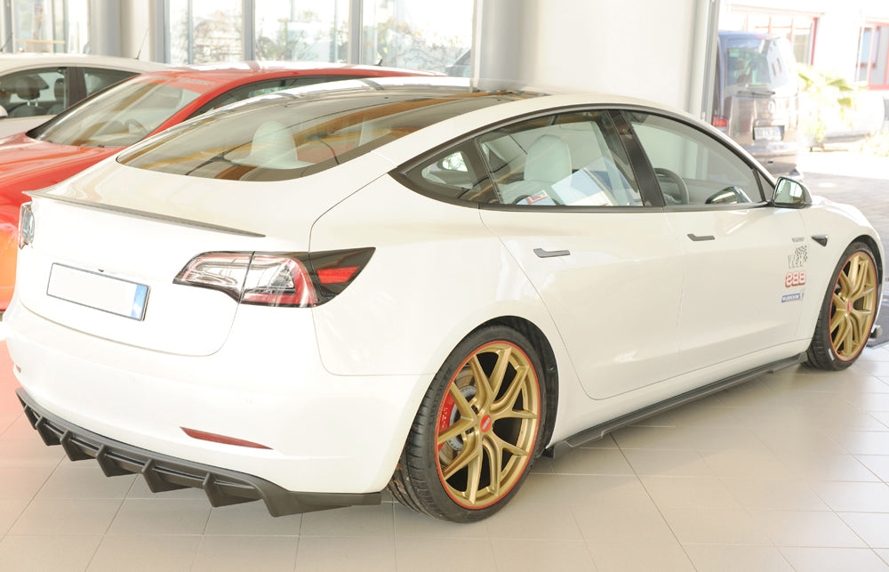 Tesla Model 3  (003) Rieger Seitenschwelleransatz rechts, für orig. Seitenschweller, ABS, 
inkl. Montagezubehör, Gutachten