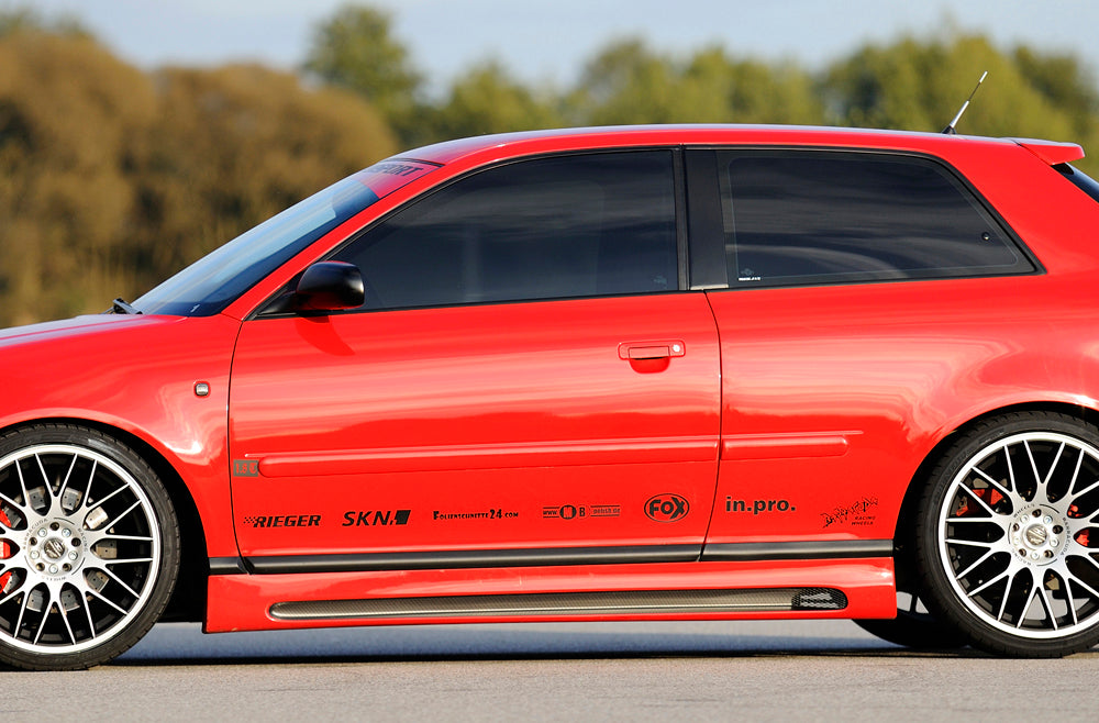 Audi A3 (8L) Rieger Seitenschweller    links, mit Schacht, mit Ausschnitt, ABS, Carbon-Look, 
inkl. Alugitter, Montagezubehör, ABE
