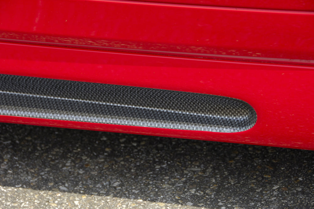 Audi A4 (8E) Typ B6 Rieger Seitenschweller  links, mit Schacht, mit Ausschnitt, ABS, Carbon-Look, für Fzg. mit S-Line Exterieur und ohne S-Line Exterieur, 
inkl. Alugitter, Gutachten, Montagezubehör