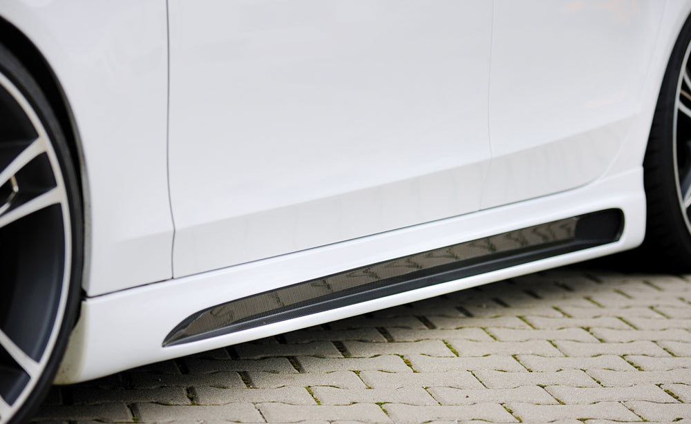 Audi A4 (B8/B81) Rieger Seitenschweller  rechts, mit Schacht, mit Ausschnitt, ABS, Carbon-Look, für Fzg. mit S-Line Exterieur und ohne S-Line Exterieur, 
inkl. Montagezubehör, Alugitter, Gutachten