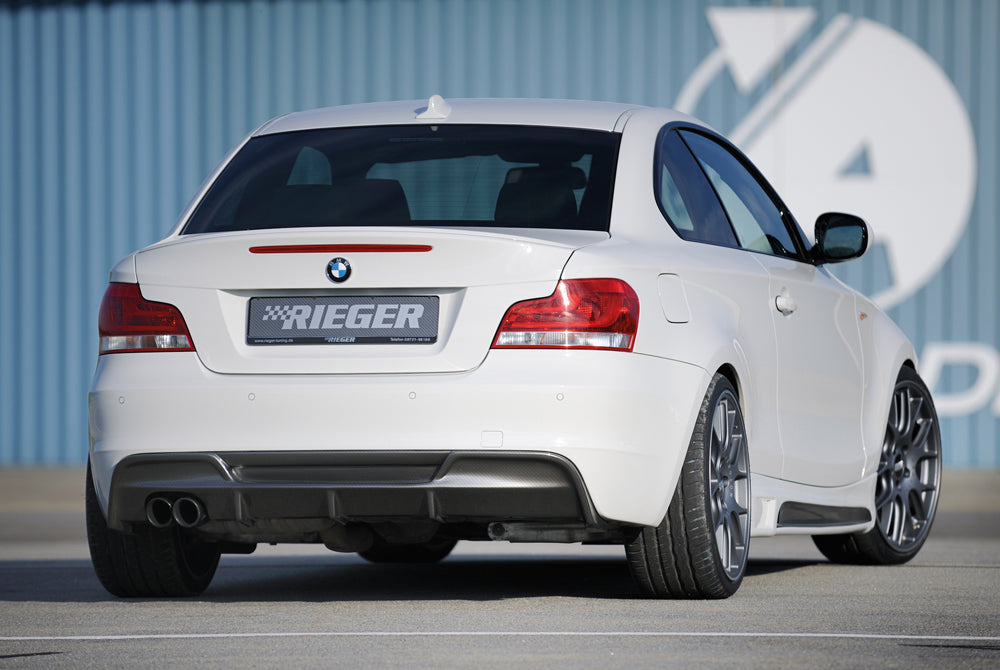 BMW 1er E82, E88  (182 / 1C) Rieger Heckeinsatz  für Doppelendrohr li., ABS, Carbon-Look, für Fzg. mit M-Technik, 
inkl. Alugitter, Montagezubehör, Gutachten