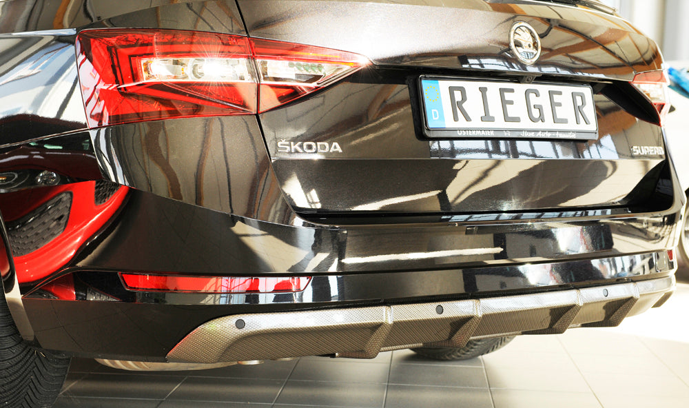 Skoda Superb III (3T/3V) Rieger Heckeinsatz ohne Aussparung für Endrohrblenden ABS, Carbon-Look, für Fzg. mit Einparkhilfe (PDC), 
inkl. Montagezubehör, Gutachten