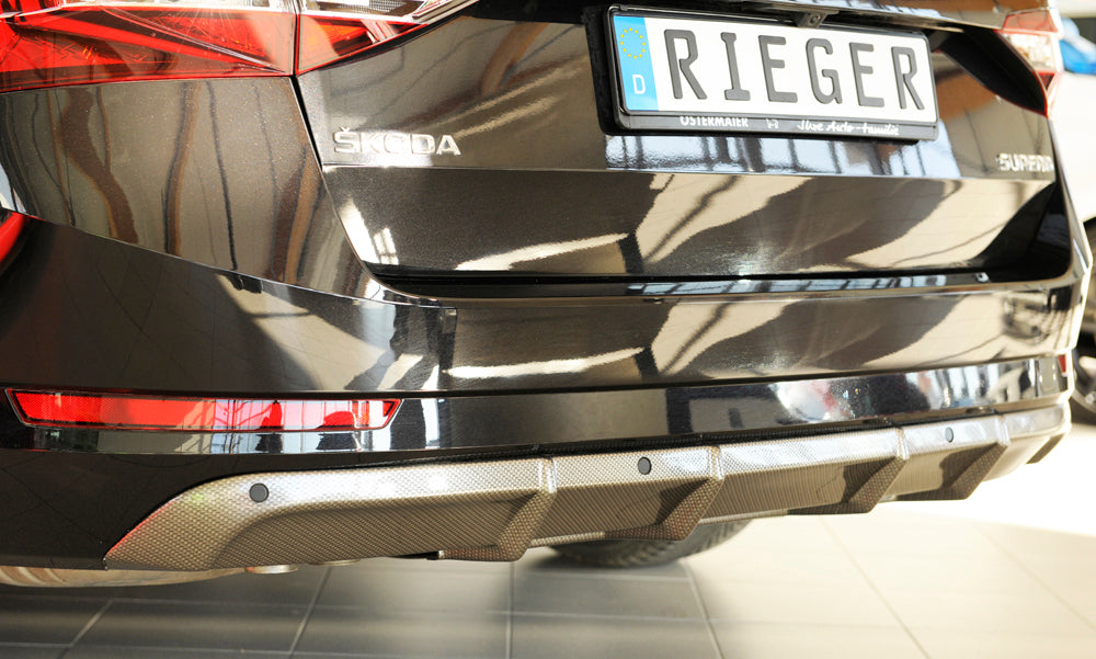 Skoda Superb III (3T/3V) Rieger Heckeinsatz ohne Aussparung für Endrohrblenden ABS, Carbon-Look, für Fzg. mit Anhängekupplung, Einparkhilfe (PDC), 
inkl. Montagezubehör, Gutachten