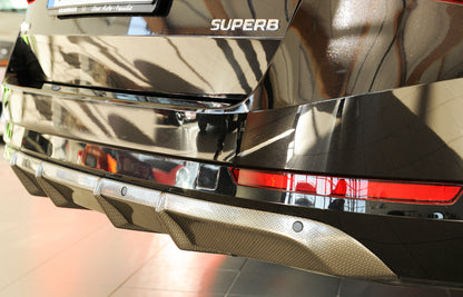 Skoda Superb III (3T/3V) Rieger Heckeinsatz ohne Aussparung für Endrohrblenden ABS, Carbon-Look, für Fzg. mit Anhängekupplung, Einparkhilfe (PDC), 
inkl. Montagezubehör, Gutachten