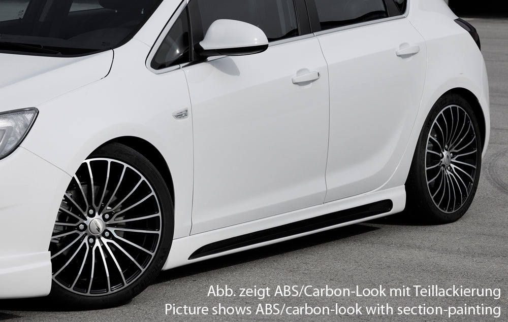 Opel Astra J Rieger Seitenschweller  rechts, mit Schacht, mit Ausschnitt, ABS, Carbon-Look, 
inkl. Alugitter, Montagezubehör, Gutachten