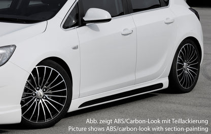 Opel Astra J Rieger Seitenschweller  rechts, mit Schacht, mit Ausschnitt, ABS, Carbon-Look, 
inkl. Alugitter, Montagezubehör, Gutachten
