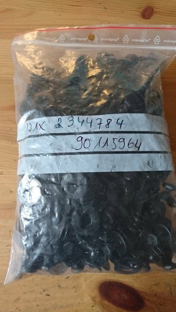 Kadett E Clip Oberteil Rückwand innen neu original GM