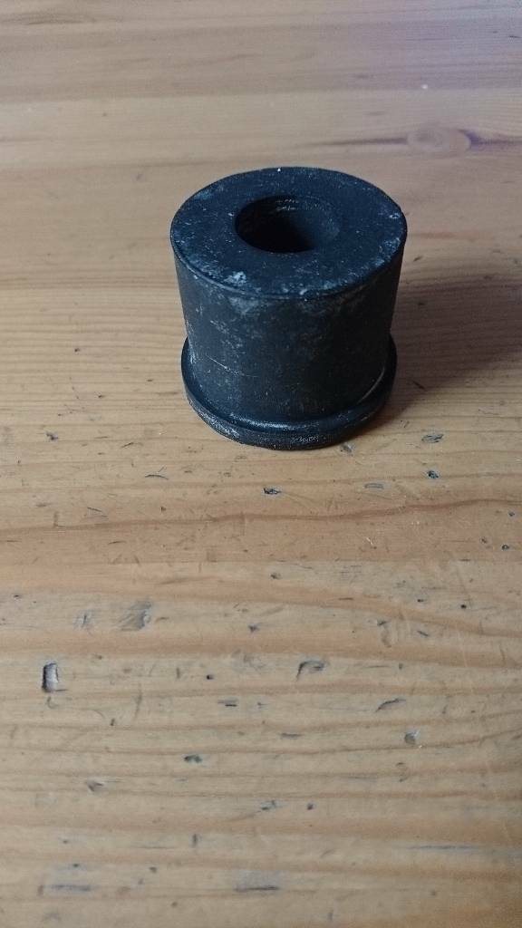 Frontera Buchse Blattfeder hinten neu original GM