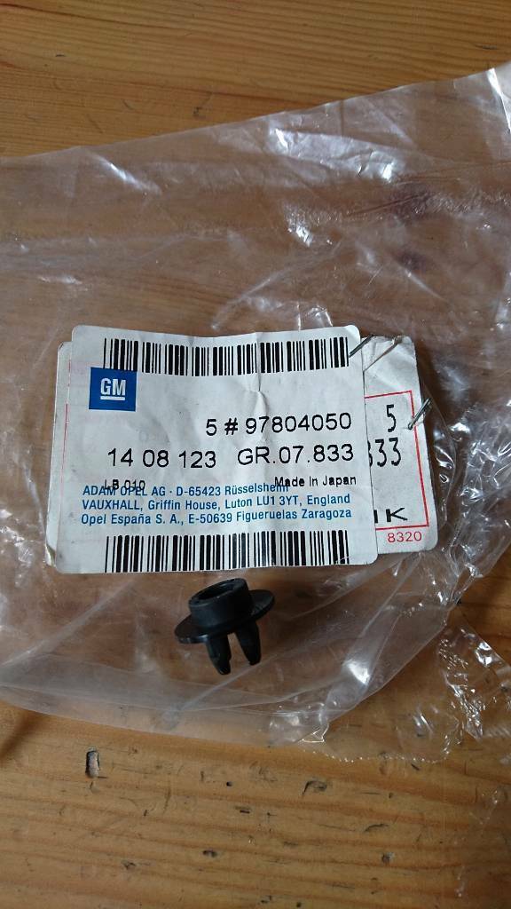 Opel Monterey Tülle Schraube Stoßstange neu original GM